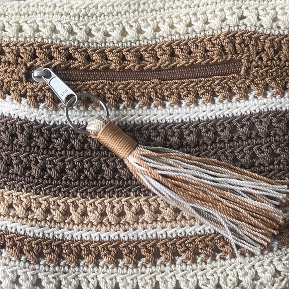 YKK crocheted purse.  Beige toned colors. - Picture 2 of 8
